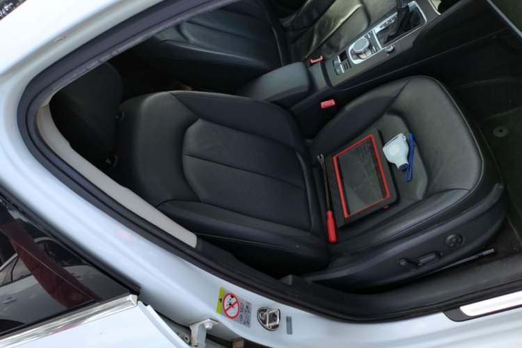 Used Audi A3 2014 Limousine 40 TFSI S line Luxury Model Right Front Seat