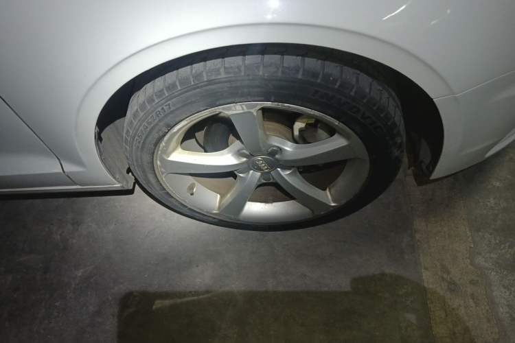 Used Audi A3 2014 Limousine 35 TFSI Automatic Comfort Model Right Front Wheel Hub
