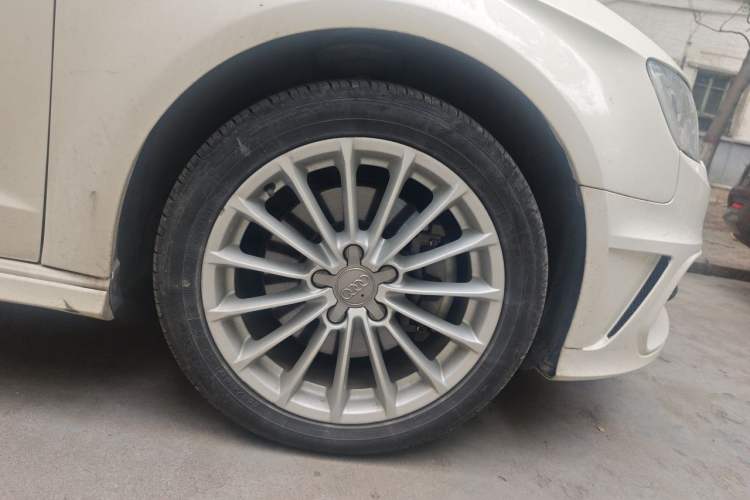 Used Audi A3 2014 Sportback 40 TFSI S line Luxury Model Right Front Wheel Hub