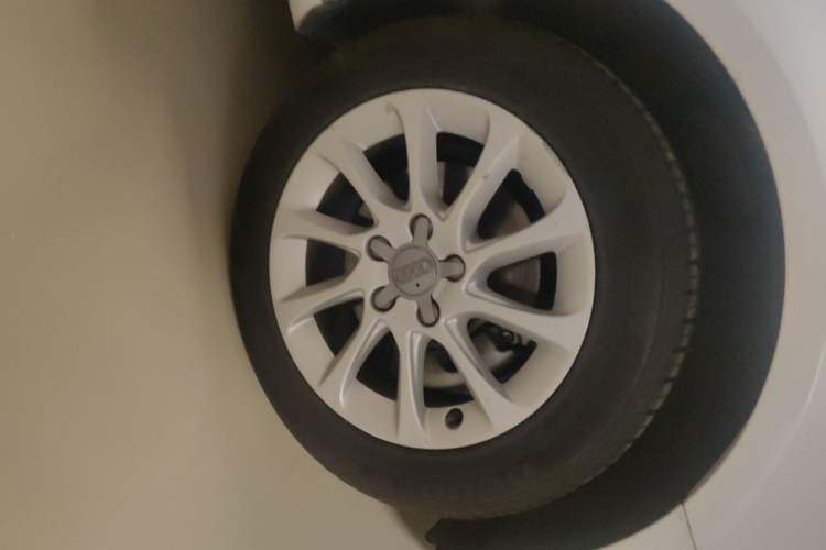 Used Audi A3 2014 Sportback 35 TFSI Automatic Style Edition Right Front Wheel Hub
