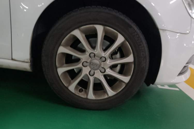 Used Audi A3 2014 Sportback 35 TFSI Automatic Style Edition Right Front Wheel Hub