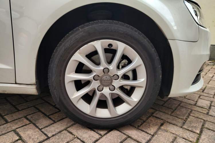 Used Audi A3 2014 Sportback 35 TFSI Automatic Ambition Edition Right Front Wheel Hub