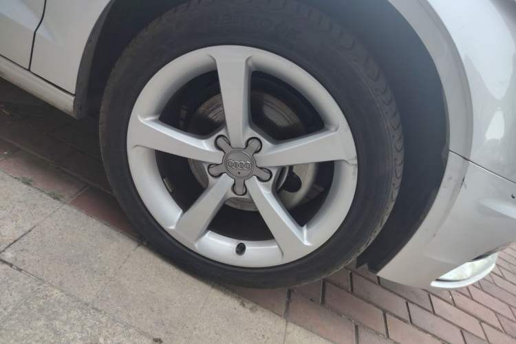 Used Audi A3 2014 Limousine 35 TFSI Automatic Comfort Model Right Front Wheel Hub