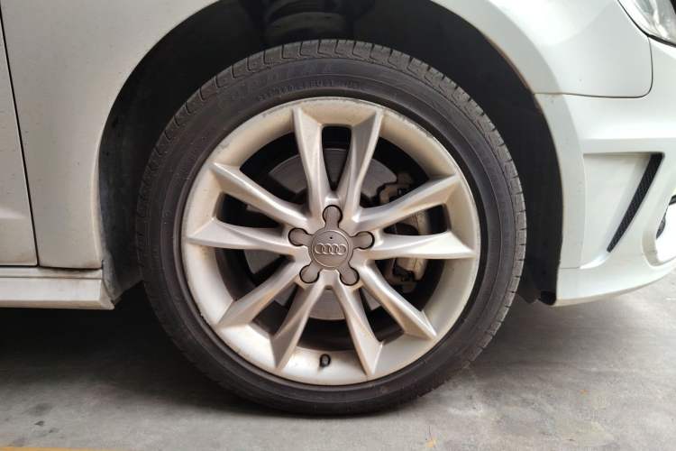 Used Audi A3 2014 Sportback 40 TFSI S line Comfort Model Right Front Wheel Hub