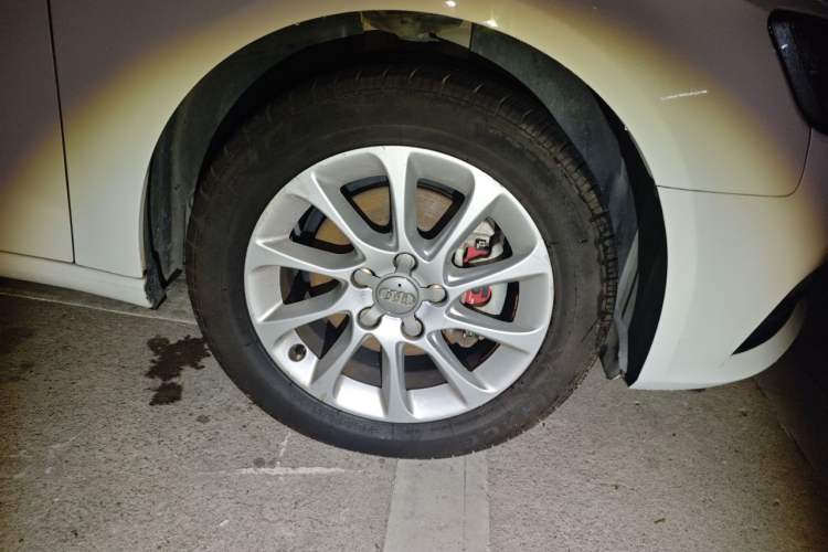 Used Audi A3 2014 Sportback 35 TFSI Automatic Ambition Edition Right Front Wheel Hub