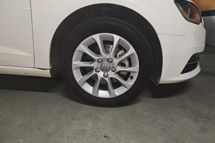 Used Audi A3 2014 Sportback 35 TFSI Automatic Ambition Edition Right Front Wheel Hub