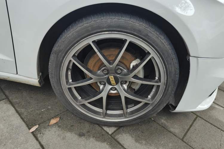 Used Audi A3 2014 Sportback 35 TFSI Automatic Style Edition Right Front Wheel Hub