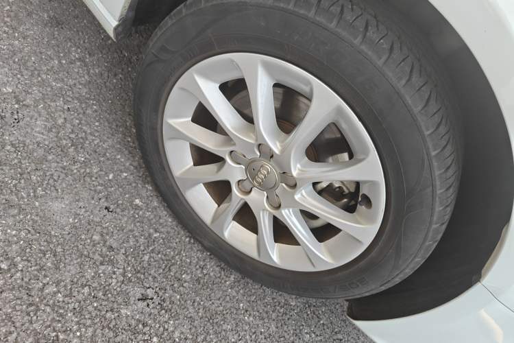 Used Audi A3 2014 Sportback 35 TFSI Automatic Ambition Edition Right Front Wheel Hub