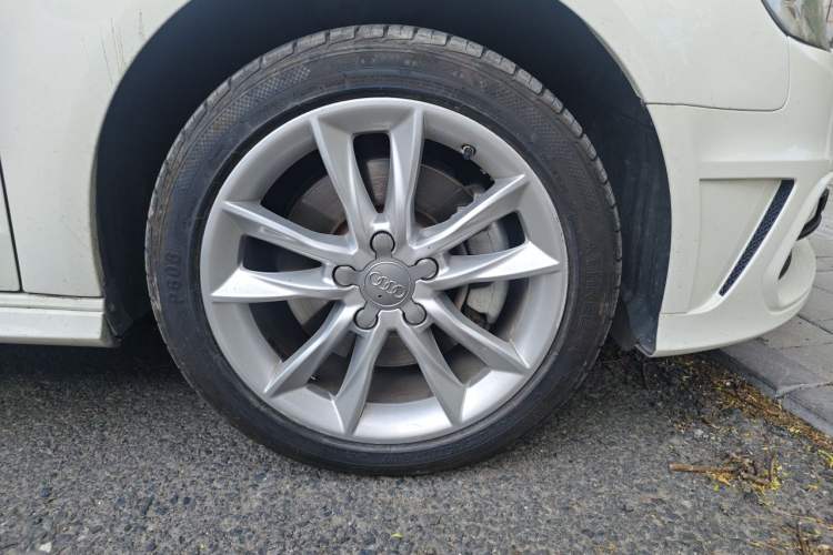 Used Audi A3 2014 Sportback 40 TFSI S line Comfort Model Right Front Wheel Hub