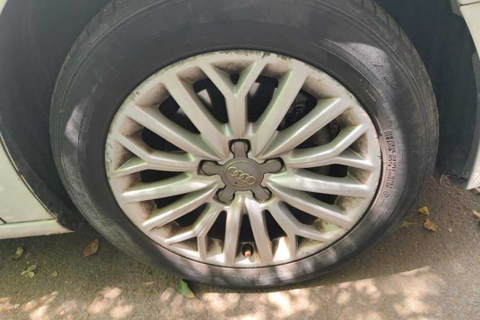 Used Audi A3 2014 Limousine 35 TFSI Automatic Fashion Model Right Front Wheel Hub