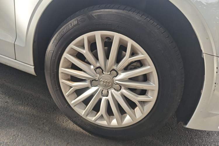 Used Audi A3 2014 Limousine 35 TFSI Automatic Advanced Model Right Front Wheel Hub