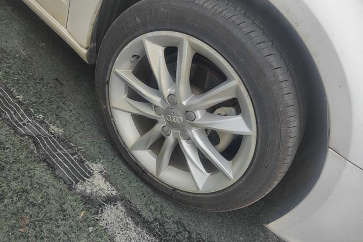 Used Audi A3 2014 Sportback 35 TFSI Automatic Ambition Edition Right Front Wheel Hub