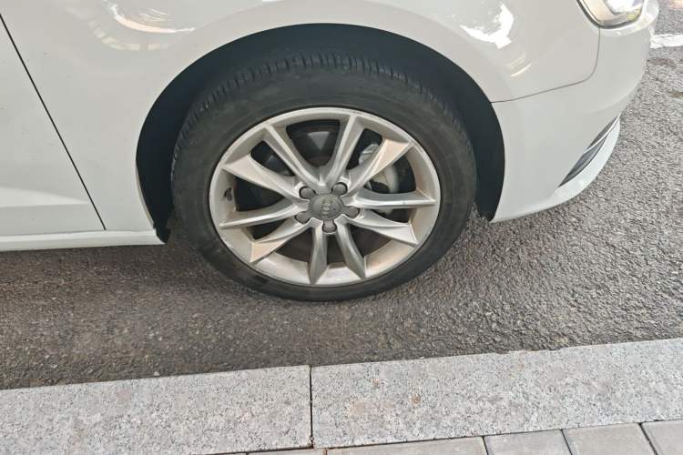 Used Audi A3 2014 Sportback 35 TFSI Automatic Comfort Model Right Front Wheel Hub