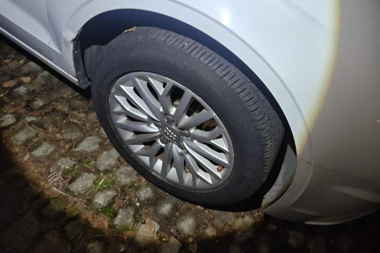 Used Audi A3 2014 Limousine 35 TFSI Automatic Advanced Model Right Front Wheel Hub