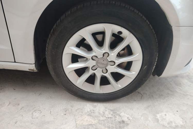 Used Audi A3 2014 Sportback 35 TFSI Automatic Style Edition Right Front Wheel Hub