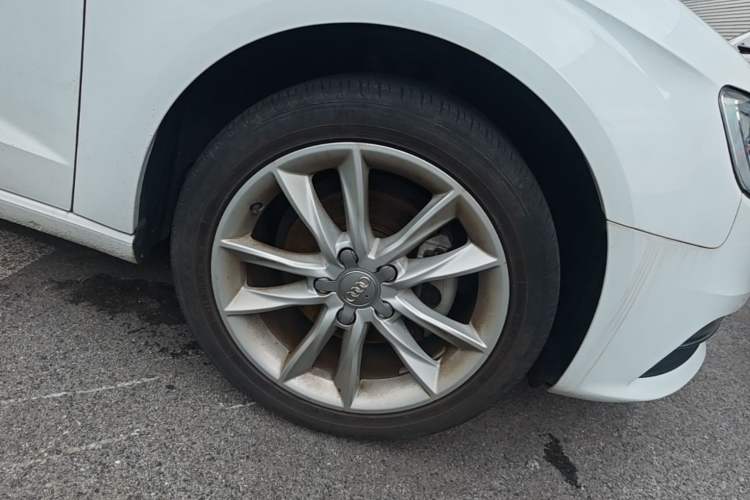 Used Audi A3 2014 Sportback 35 TFSI Automatic Comfort Model Right Front Wheel Hub