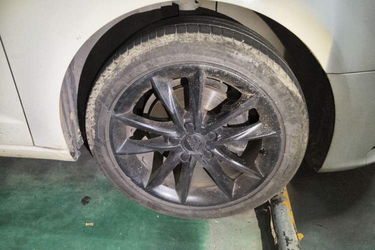 Used Audi A3 2014 Sportback 35 TFSI Automatic Comfort Model Right Front Wheel Hub