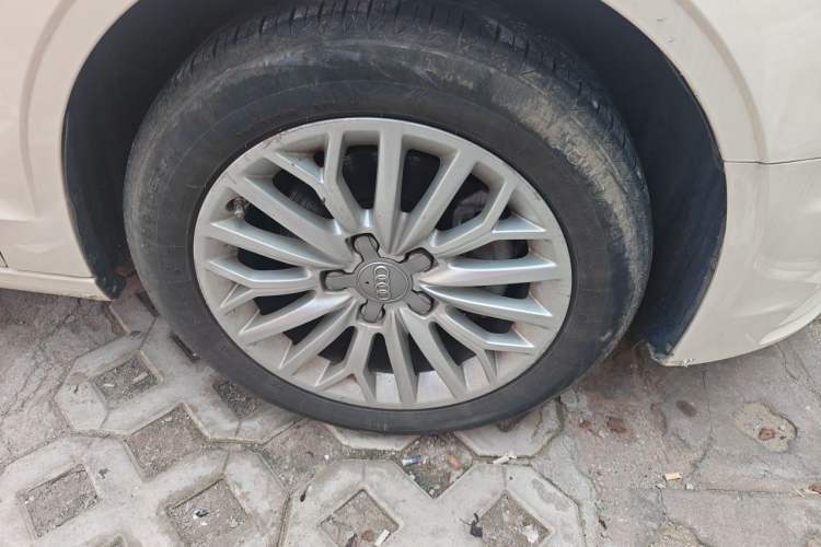 Used Audi A3 2014 Limousine 35 TFSI Automatic Advanced Model Right Front Wheel Hub