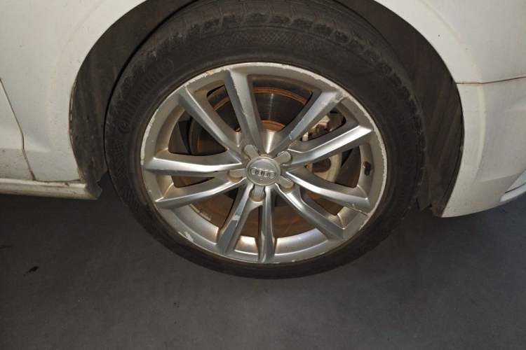 Used Audi A3 2014 Limousine 35 TFSI Automatic Comfort Model Right Front Wheel Hub