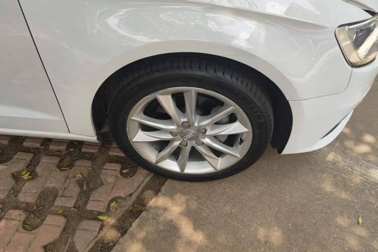 Used Audi A3 2014 Sportback 35 TFSI Automatic Comfort Model Right Front Wheel Hub