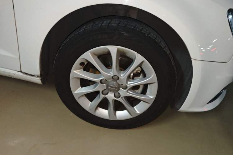Used Audi A3 2014 Sportback 35 TFSI Automatic Style Edition Right Front Wheel Hub