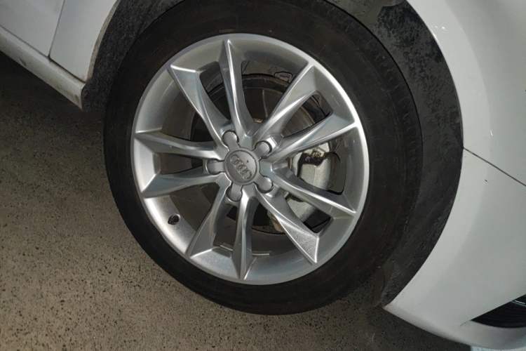 Used Audi A3 2014 Sportback 35 TFSI Automatic Comfort Model Right Front Wheel Hub