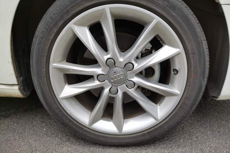 Used Audi A3 2014 Sportback 35 TFSI Automatic Comfort Model Right Front Wheel Hub