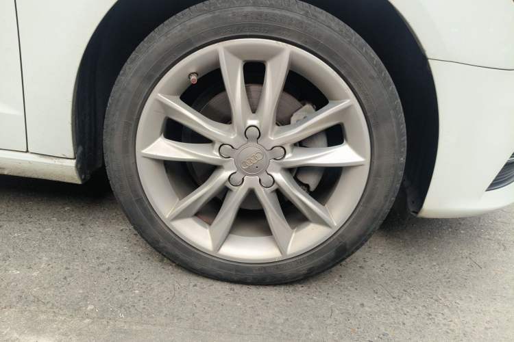 Used Audi A3 2014 Sportback 35 TFSI Automatic Comfort Model Right Front Wheel Hub