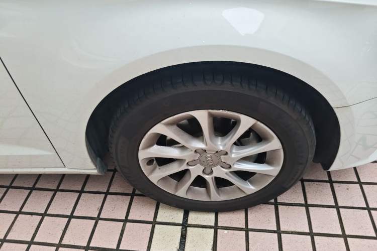 Used Audi A3 2014 Sportback 35 TFSI Automatic Style Edition Right Front Wheel Hub