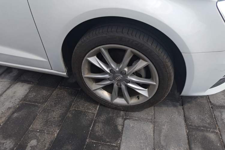 Used Audi A3 2014 Sportback 35 TFSI Automatic Comfort Model Right Front Wheel Hub