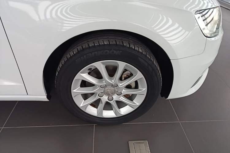 Used Audi A3 2014 Sportback 35 TFSI Automatic Style Edition Right Front Wheel Hub