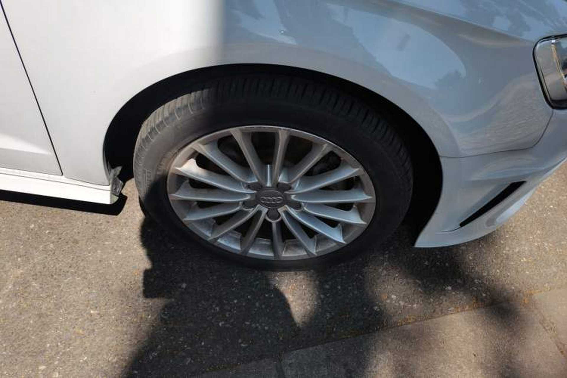 Used Audi A3 2014 Sportback 40 TFSI S line Luxury Model Right Front Wheel Hub