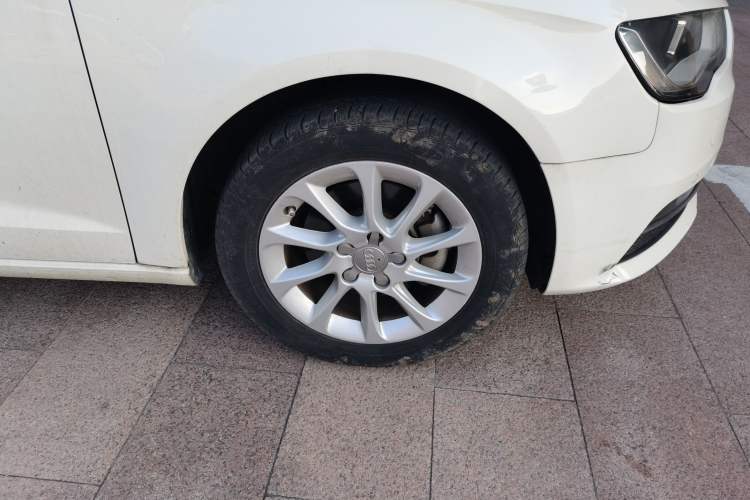 Used Audi A3 2014 Sportback 35 TFSI Automatic Style Edition Right Front Wheel Hub