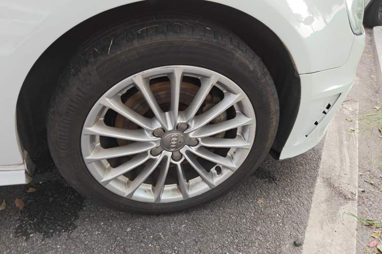 Used Audi A3 2014 Sportback 40 TFSI S line Luxury Model Right Front Wheel Hub