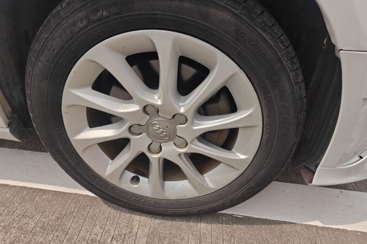 Used Audi A3 2014 Sportback 35 TFSI Automatic Style Edition Right Front Wheel Hub