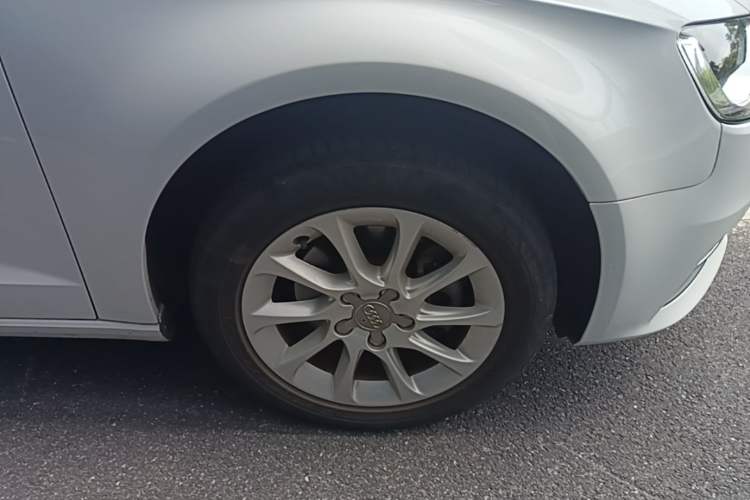 Used Audi A3 2014 Sportback 35 TFSI Automatic Style Edition Right Front Wheel Hub