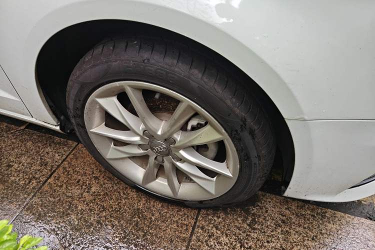Used Audi A3 2014 Sportback 35 TFSI Automatic Comfort Model Right Front Wheel Hub