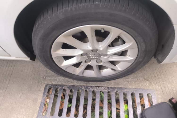 Used Audi A3 2014 Sportback 35 TFSI Automatic Ambition Edition Right Front Wheel Hub