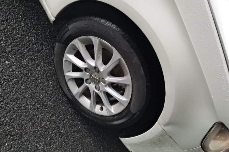 Used Audi A3 2014 Sportback 35 TFSI Automatic Ambition Edition Right Front Wheel Hub