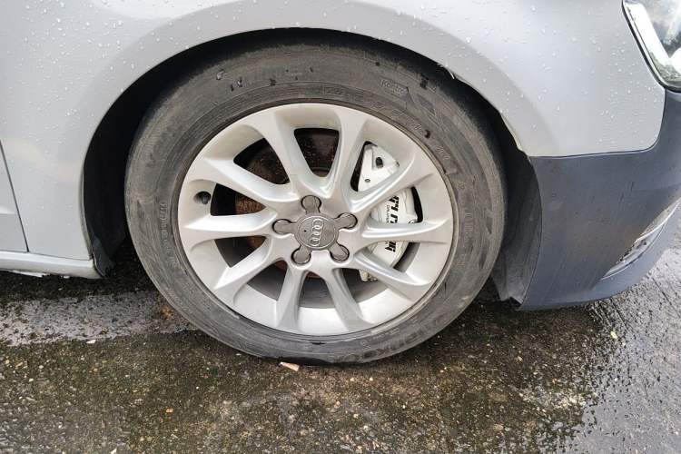 Used Audi A3 2014 Sportback 35 TFSI Automatic Style Edition Right Front Wheel Hub