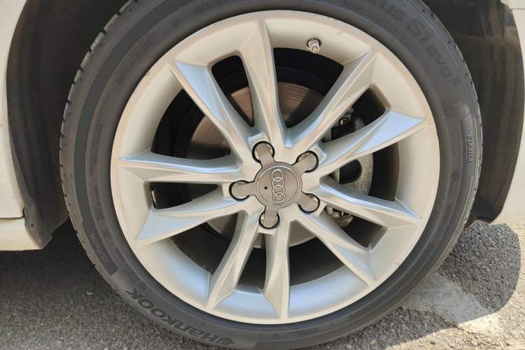 Used Audi A3 2014 Sportback 35 TFSI Automatic Comfort Model Right Front Wheel Hub