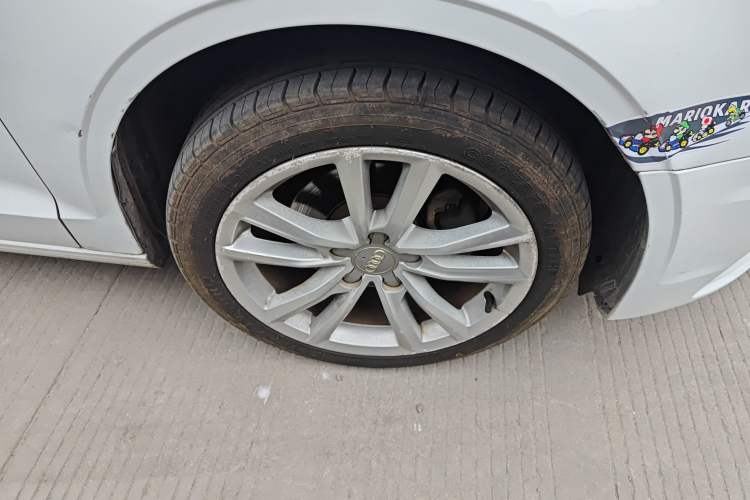 Used Audi A3 2014 Limousine 35 TFSI Automatic Comfort Model Right Front Wheel Hub