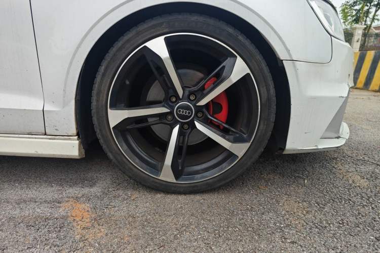 Used Audi A3 2014 Limousine 35 TFSI Automatic Comfort Model Right Front Wheel Hub