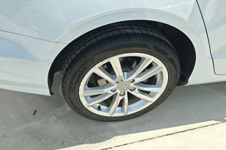 Used Audi A3 2014 Limousine 35 TFSI Automatic Comfort Model Right Rear Wheel Hub