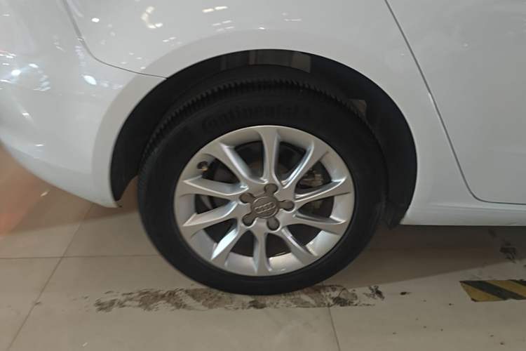 Used Audi A3 2014 Sportback 35 TFSI Automatic Style Edition Right Rear Wheel Hub