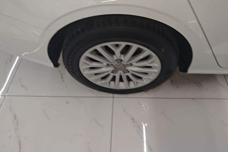 Used Audi A3 2014 Limousine 35 TFSI Automatic Fashion Model Right Rear Wheel Hub