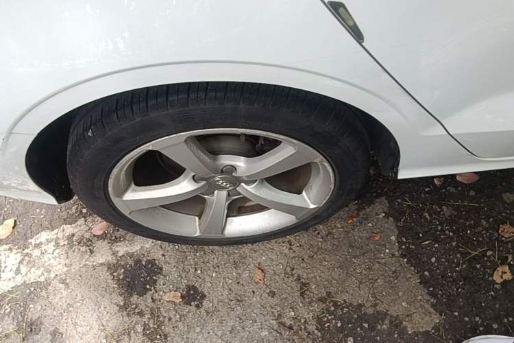 Used Audi A3 2014 Limousine 35 TFSI Automatic Comfort Model Right Rear Wheel Hub