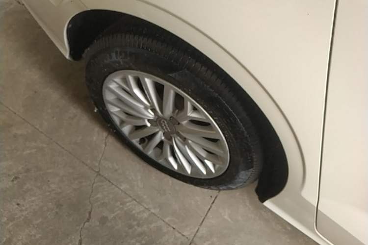 Used Audi A3 2014 Limousine 35 TFSI Automatic Advanced Model Right Rear Wheel Hub