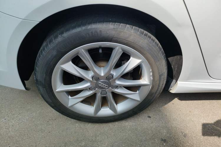 Used Audi A3 2014 Sportback 40 TFSI S line Comfort Model Right Rear Wheel Hub