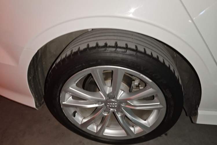 Used Audi A3 2014 Limousine 40 TFSI S line Comfort Model Right Rear Wheel Hub